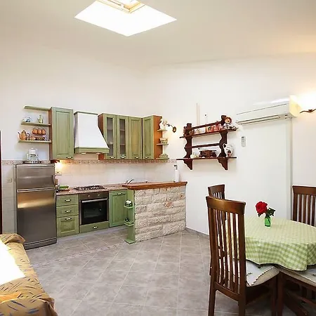 Pifar Apartment *
